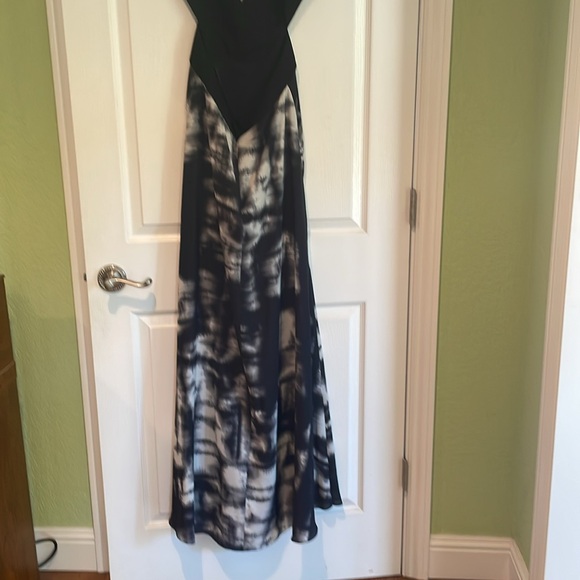 BCBGMaxAzria B/ White Maxi Dress 6 Prom/ Ball - Picture 8 of 16